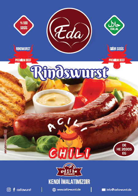 Halal Rindswurst Chili von Eda auf Servierteller – scharfe Rindwurst mit Beilagen, Brot und Dip, Produktetikett mit Halal-Siegel